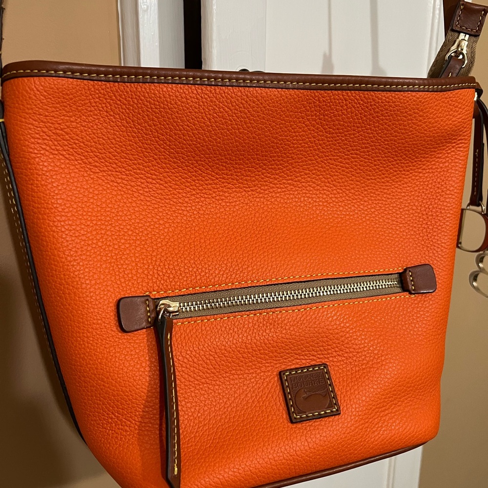 Dooney & Bourke Zip Sac in Clementine Pebble Leather Crossbody Bag - Picture 3 of 16